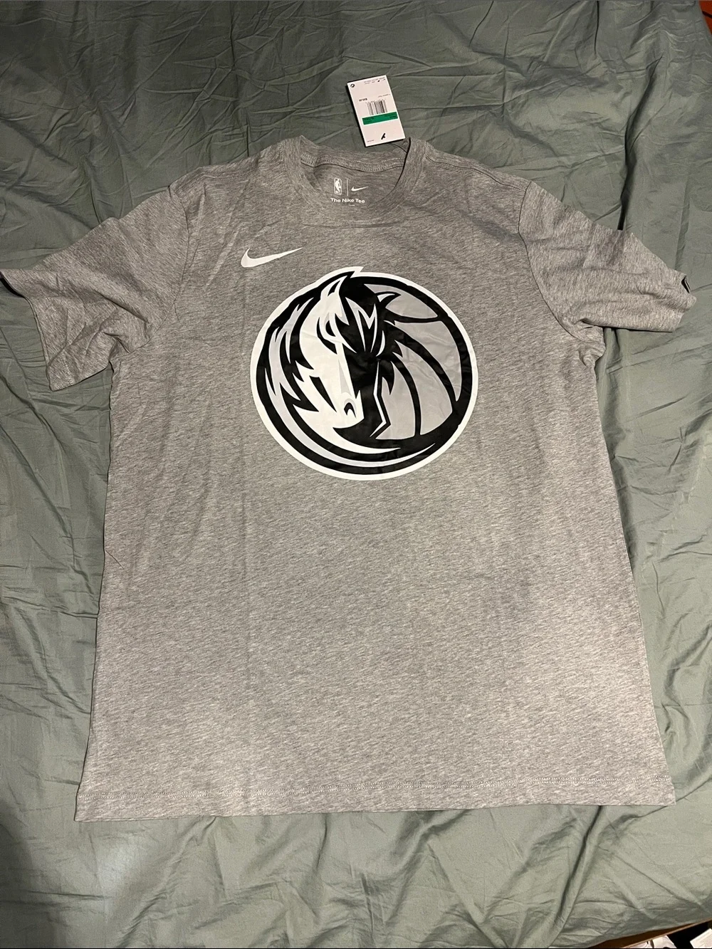 Nike Dallas Mavericks (NBA) Logo T-Shirt